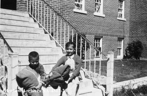 Children holding their lonely blankets at end of term. 1955-1957. NA-4817-26. Courtesy of Glenbow Archives .